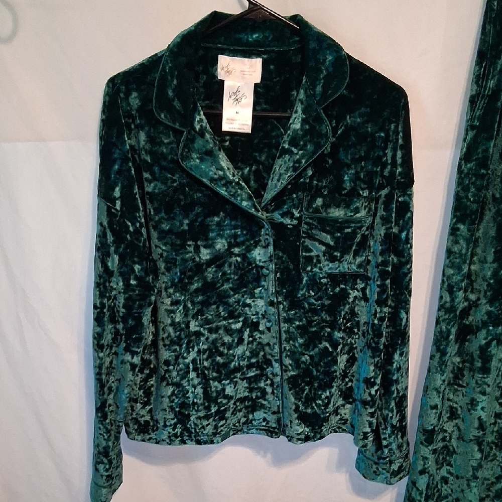 Lord & Taylor Emerald Green Velvet Pajama Set - Picture 4 of 6